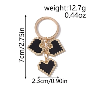 Detail view of pixel heart keychain showing dimensions 7cm and weight 12.7g on white back