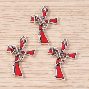 Gotische Totenkopf Kreuz Anhänger mit roter Emaille für DIY Schmuckherstellung