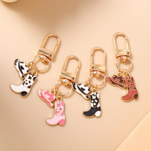 Lot de porte-clés chapeau et botte de cow-boy avec motif vache et fermoirs dorés