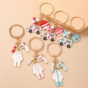Set de porte-clés médical en métal doré avec ambulance trousse de secours et blouse