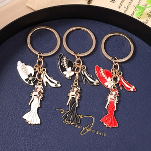 Lot de porte-clés élégants avec portrait, chapeau et escarpin en trois couleurs assorties