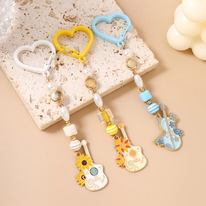 Porte-clés instrument de musique avec perles et charms de tournesol élégants