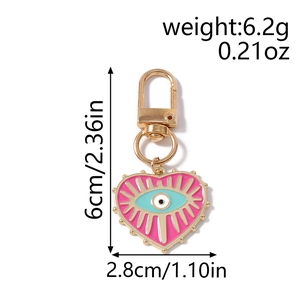 Portachiavi a cuore Malocchio rosa con dimensioni 6cm per 2,8cm e peso complessivo di 6,2g