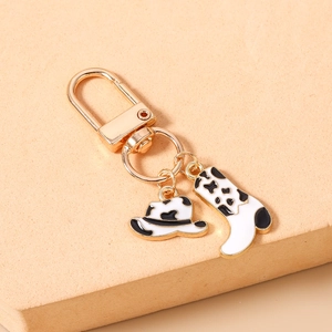 Détails des breloques chapeau et botte de cow-boy à motif vache sur porte-clés doré