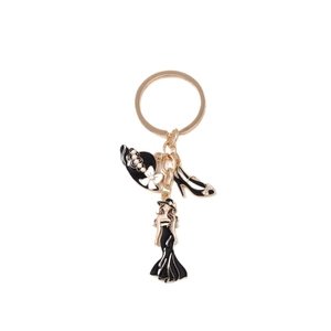 Porte-clés de mode avec figurine de femme élégante, talon haut et chapeau doré