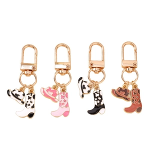 Lot de quatre porte-clés western avec chapeaux de cowboy et bottes émaillées