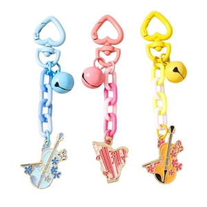 Portachiavi a forma di strumento musicale con ganci a cuore e catene spesse colorate