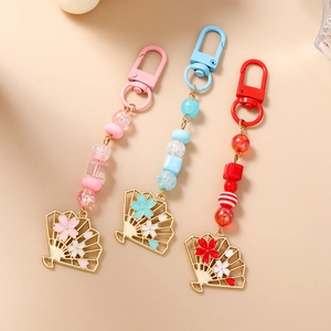 Porte-clés éventails pliants avec perles fleurs de cerisier en rose, bleu et rouge