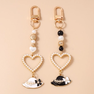 Elegant Artificial Pearl Heart Hat Keychain Alloy Enamel Bag Charm For Women Fashion Accessory Gift Keychain Pendant Gold White Black