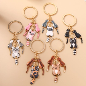 Lot de six porte-clés chat de dessin animé mignons avec pendentifs en émail et anneaux dorés