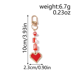 Detailed size chart of red pixel heart keychain with dimensions 10cm by 2.3cm and 6.7g weight