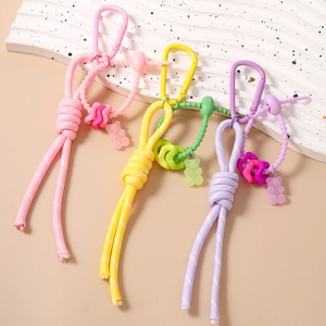 Pendentifs de sac en nylon tressé coloré avec oursons en résine et crochets en D