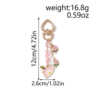 Portachiavi a cuore rosa con ciondoli a rosa e margherite con misure di altezza e peso