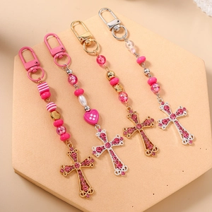 Porte-clés perles rayées roses avec croix en strass et fermoir métallique pour sacs à main