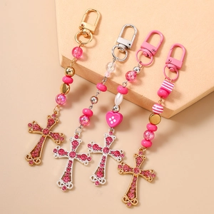 Porte-clés croix à strass rose avec perles rayées pour charms de sac à main