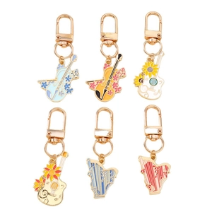 Porte-clés instruments de musique dorés avec fleurs en émail, modèles violon et guitare