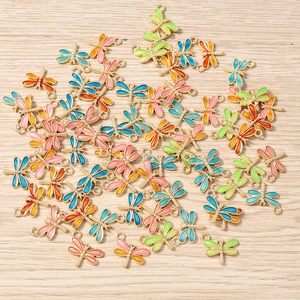 Pendentifs libellule émaillés colorés avec base en alliage doré pour bijoux DIY