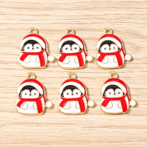 6 Pinguin-Anhänger mit roten Weihnachtsmützen und Schals für DIY-Schmuckherstellung