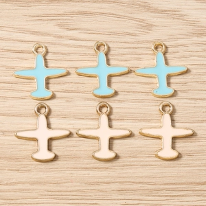 Colgantes de avión en esmalte azul y rosa para la creación de joyas y manualidades
