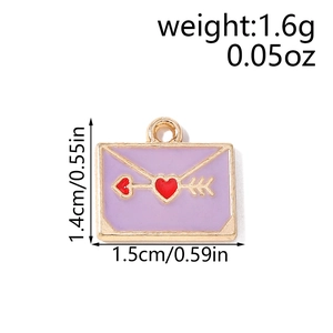 Dimensions et poids détaillés pour le pendentif enveloppe coeur en émail lavande