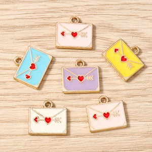 Lot de 6 pendentifs enveloppes en émail coloré avec cœur pour bijoux DIY et boucles