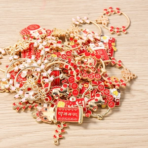 Pendentifs traditionnels du Nouvel An chinois en émail avec cheval doré pour bijoux de bricolage