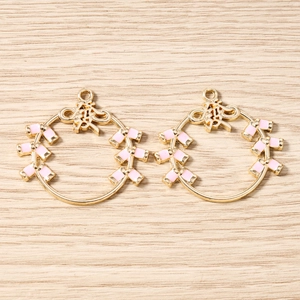 Détails de breloques dorées du caractère Fu avec émail rose pour la création de bijoux DIY