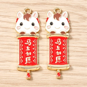 Détails de pendentifs cheval de dessin animé avec parchemins de chance pour bijoux DIY