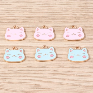 Pendentifs chat en émail rose et bleu clair avec anneaux dorés pour bijoux DIY