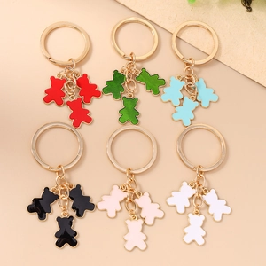 Set de llaveros de ositos en seis colores con anillas doradas y colgantes metálicos
