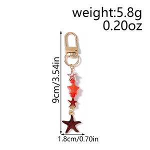 Detailed view of starfish keychain dimensions showing 9cm length and golden D-ring clasp