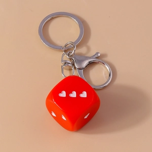 Kreativer roter Herz-Würfel-Schlüsselanhänger mit silbernem Karabiner für Handtaschen