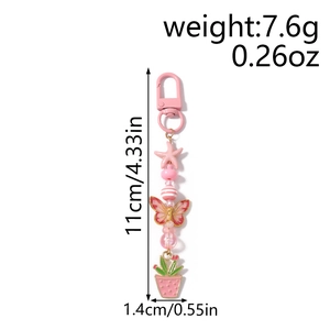 Détail du porte-clés perlé rose avec breloques papillon cactus et dimensions