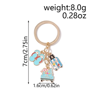 Detail showing dimensions of beach charms keychain with flip-flop and summer car
