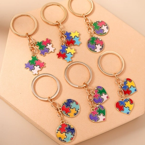Porte-clés créatifs en forme de cœur et puzzle géométrique avec finition dorée