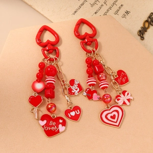 Fashionable red heart beaded keychain with gold chain and engraved charms for bags