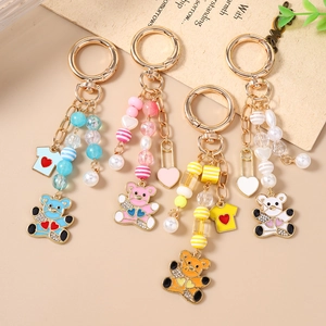 Collection de porte-clés perles avec oursons colorés en émail et fermoirs mousquetons dorés