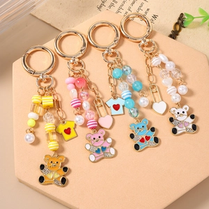 Ensemble de porte-clés ours en peluche et perles en jaune, rose, bleu et blanc élégant