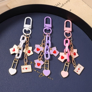 Fashionable heart-themed keychains with thick chains and envelope charms in three colors