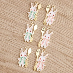 Details zu süßen Emaille-Hasenanhängern aus Legierung mit Löffel und Gabel für DIY-Schmuck