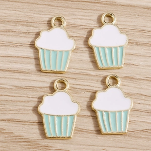 Vue détaillée de breloques cupcakes en émail pour création de bijoux DIY lot de 4