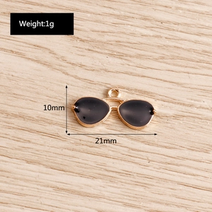 Golden sunglasses alloy pendant charm for DIY jewelry with black enamel 21x10mm