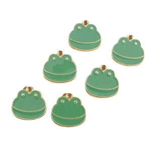 Lot de six breloques grenouilles en émail vert et métal doré pour la création de bijoux