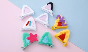 Détails des barrettes oreilles de chat en peluche avec écussons étoiles et paillettes