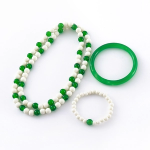 Parure de bijoux 3 pièces avec collier de perles vert et blanc, bracelet et jonc