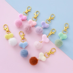 Portachiavi con Pompon a Cuore di San Valentino Carino Ciondolo a Cuore in Lega per Borsa da Donna Bambini Accessorio per Zaino