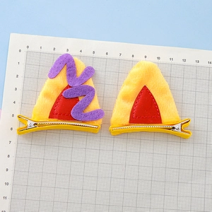 Barrettes oreilles de chat en peluche jaune avec détails rouges pour filles, vue de haut