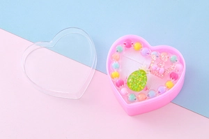 Kinder-Schmuckset mit bunter Perlenkette und Kronenring in einer rosa Herz-Geschenkbox