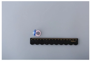 Größentabelle für verstellbaren Kinderring aus Acryl mit blauem Stern und Linealmaß