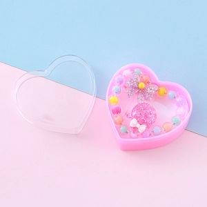 Süßes Kinderschmuck-Set mit Cartoon-Perlenarmband und Ring in rosa Herz-Geschenkbox